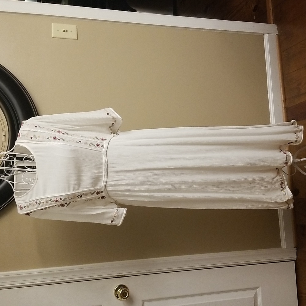 Knot Sisters dress Size medium  NWT